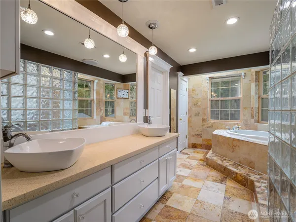 $1,250,000 | 34914 27th Avenue East, Roy, WA 98580