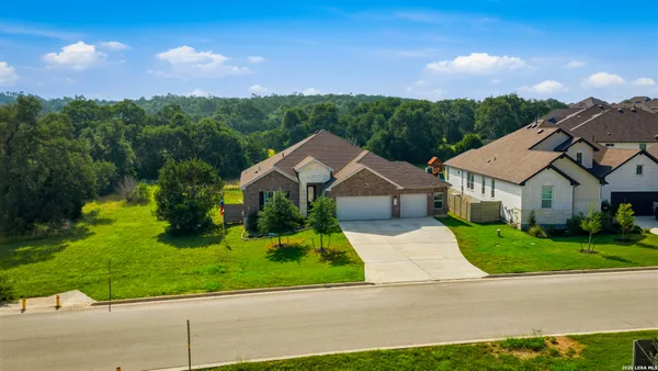 $685,000 | 412 Chinkapin Trail, New Braunfels, TX 78132