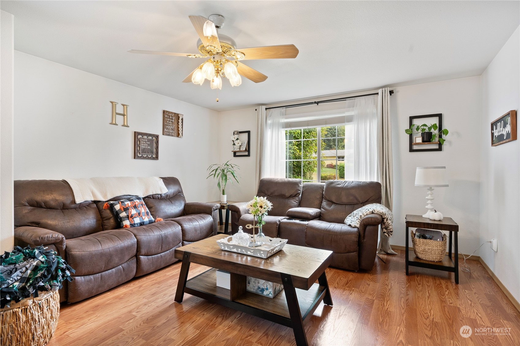 10128 Montana Road Everett, WA 98204 - Photo 4 of 30 Gallery Image 4