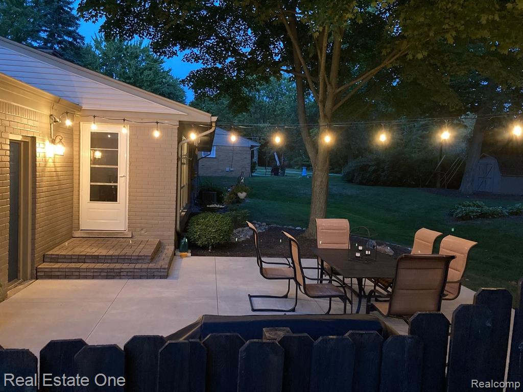 28536 Quail Hollow Road Farmington Hills, MI 48331 - Photo 39 of 48