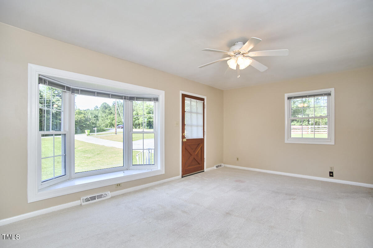 1105 Horseshoe Road Durham, NC 27703 - Photo 5 of 31 08