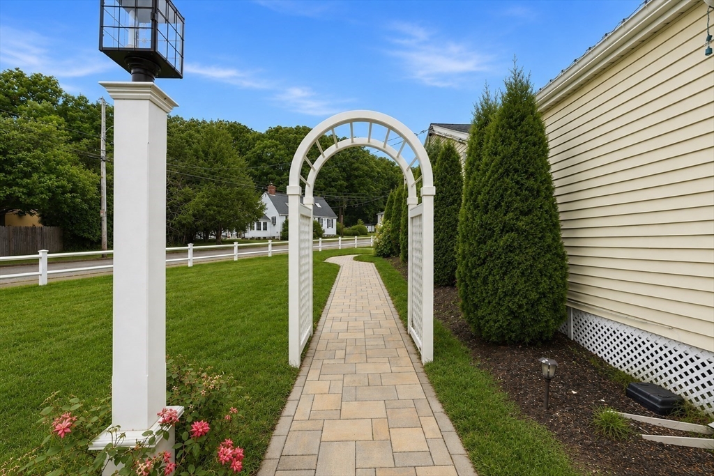 15 Riverside Court Norwood, MA 02062 - Photo 5 of 42