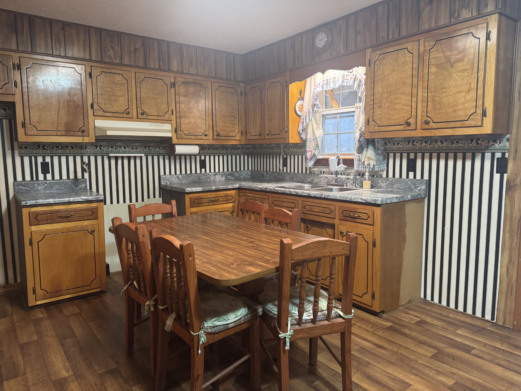 934 Jordan Circle White Bluff, TN 37187 - Photo 7 of 24 a dining room with furniture and window