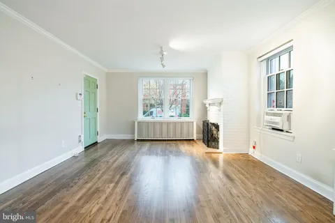 $2,650 | 1127 C Street Southeast, Unit 1, Washington, DC 20003