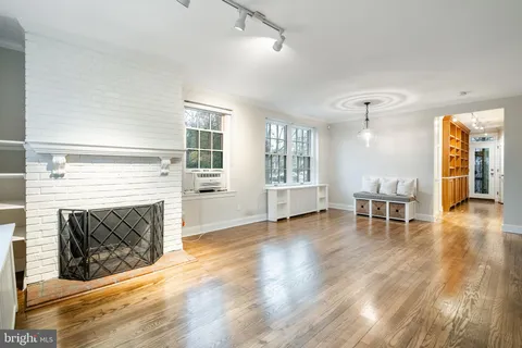 $2,650 | 1127 C Street Southeast, Unit 1, Washington, DC 20003