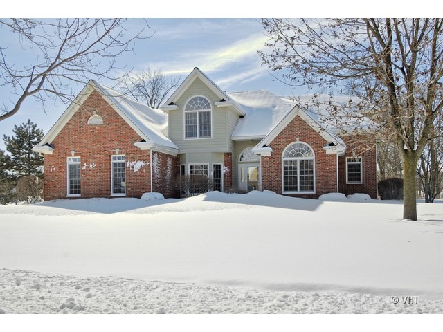601 Chesapeake Road St. Charles, IL 60175 - Photo 1 of 16