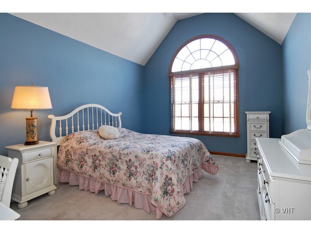 601 Chesapeake Road St. Charles, IL 60175 - Photo 11 of 16