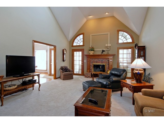 601 Chesapeake Road St. Charles, IL 60175 - Photo 5 of 16
