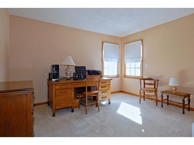 601 Chesapeake Road St. Charles, IL 60175 - Photo 10 of 16