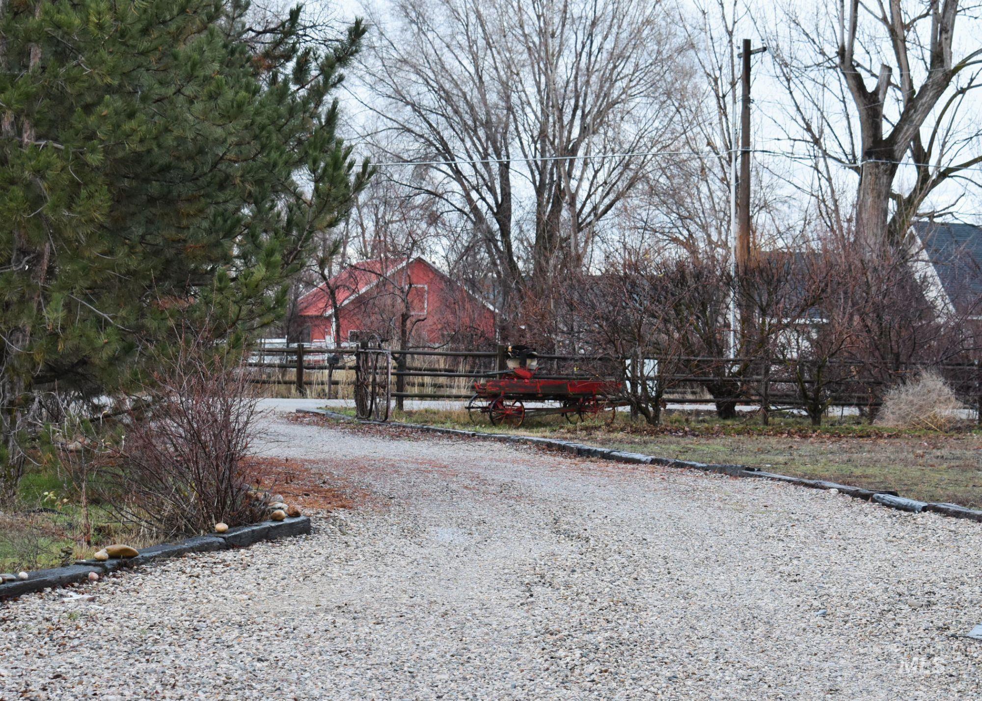 2412 South Mill Road Emmett, ID 83617 - Photo 3 of 18