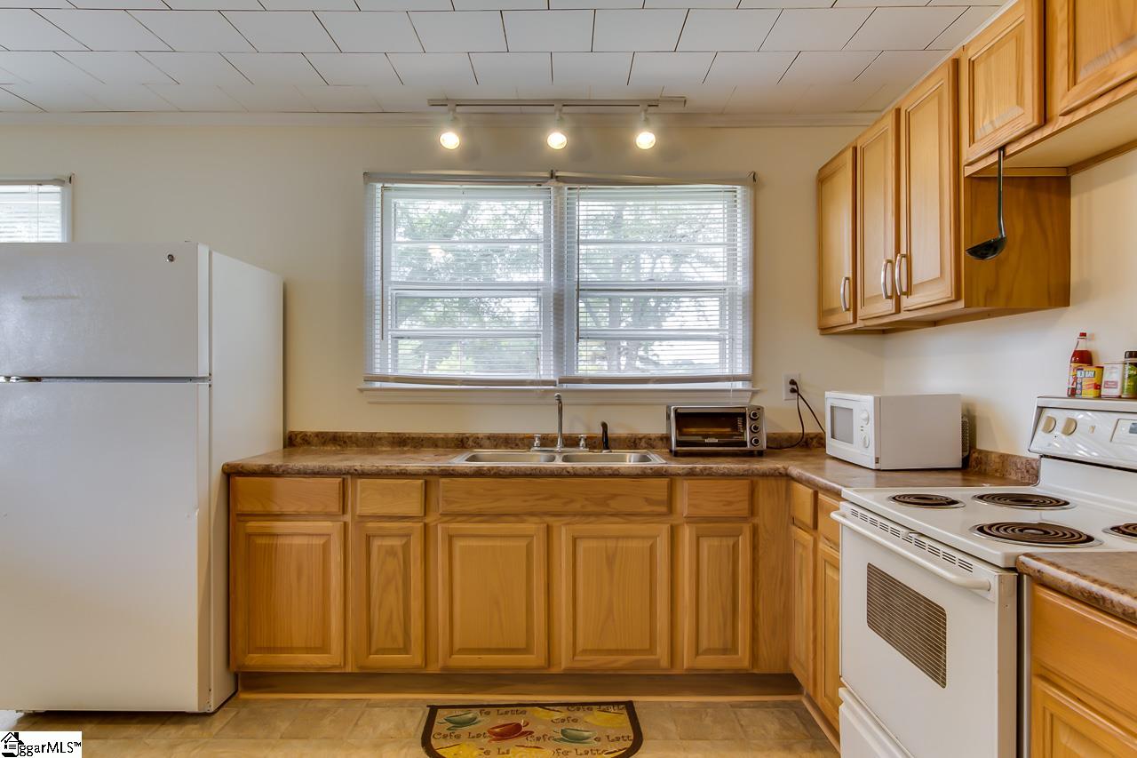 122 Grasshopper Hill Road Pickens, SC 29671 - Photo 5 of 15
