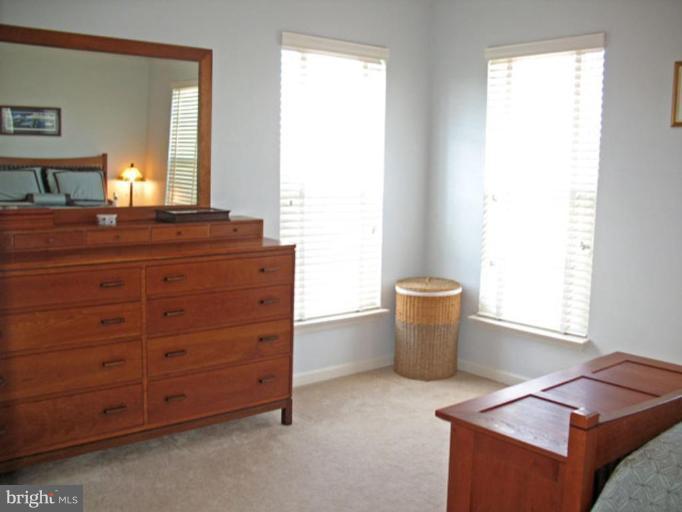 5866 Summers Grove Road Alexandria, VA 22304 - Photo 15 of 19 a room with a window a sink and a mirror