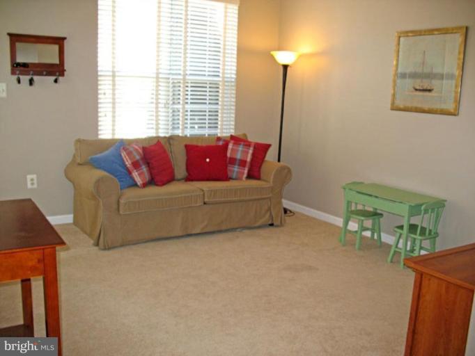 5866 Summers Grove Road Alexandria, VA 22304 - Photo 3 of 19 a living room with furniture and a window