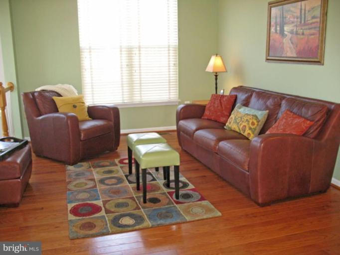 5866 Summers Grove Road Alexandria, VA 22304 - Photo 6 of 19 a living room with furniture and wooden floor