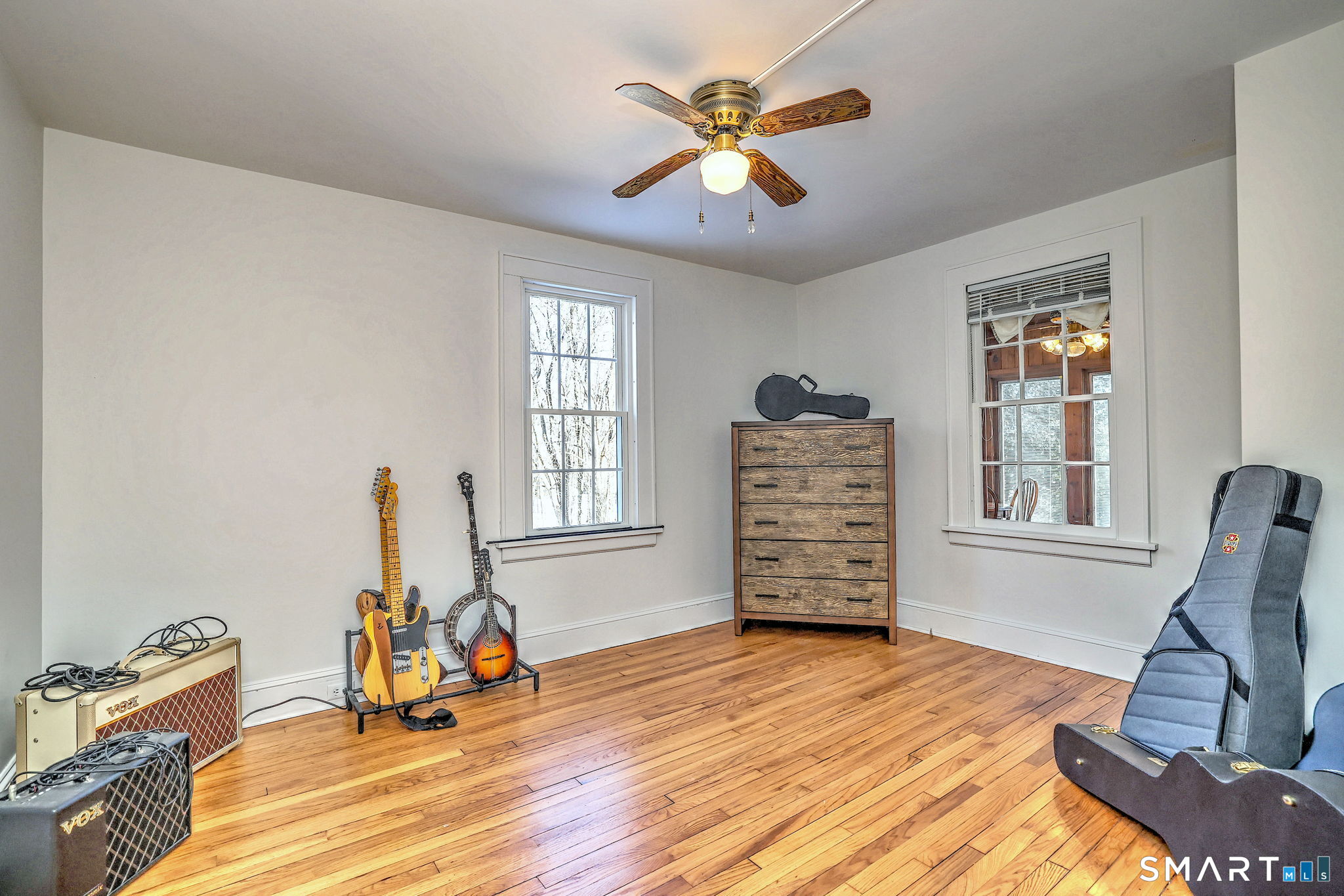 3 Wheeler Drive Trumbull, CT 06611 - Photo 9 of 32 a view of a livingroom with furniture