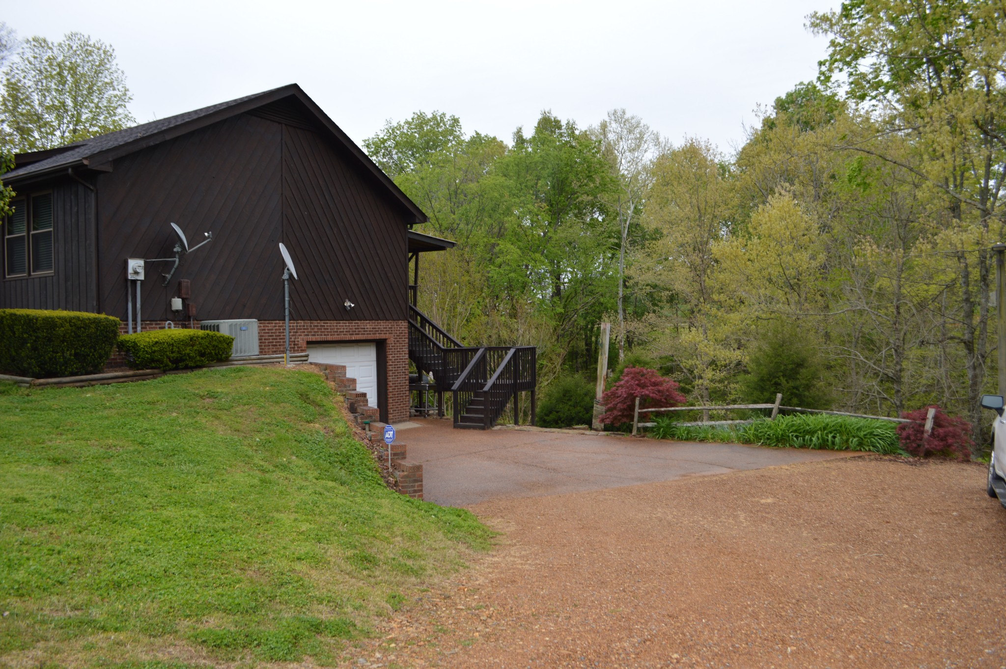 4457 Airport Road Springfield, TN 37172 - Photo 2 of 6 a view of a back yard of the house
