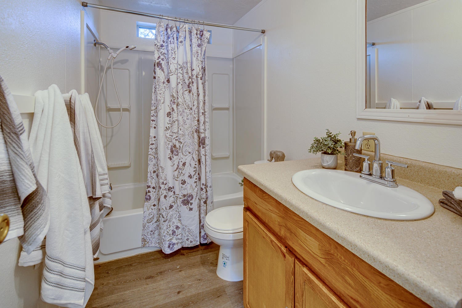 19248 Shoshone Road Bend, OR 97702 - Photo 18 of 26 2nd Bathroom