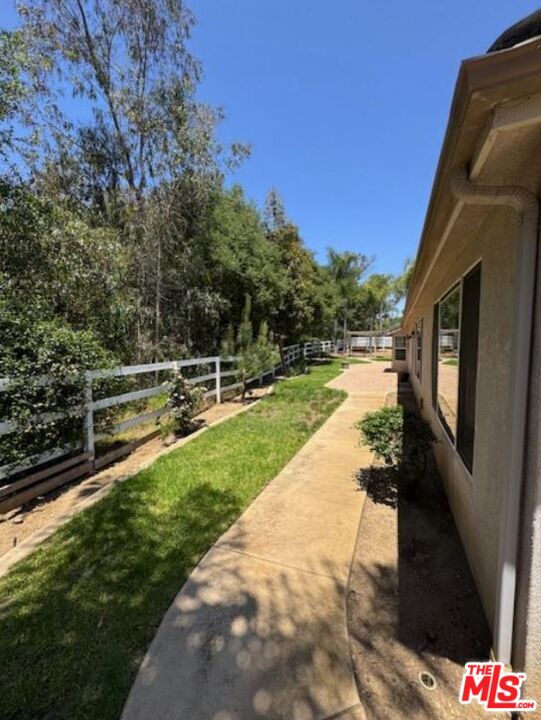 1808 Fallbrook Oaks Court Fallbrook, CA 92028 - Photo 13 of 64