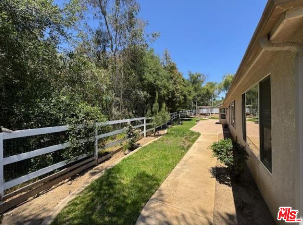 1808 Fallbrook Oaks Court Fallbrook, CA 92028 - Photo 14 of 64