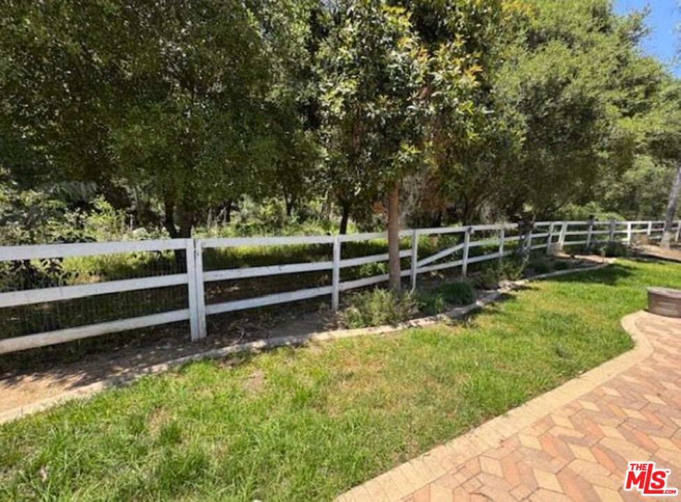 1808 Fallbrook Oaks Court Fallbrook, CA 92028 - Photo 15 of 64