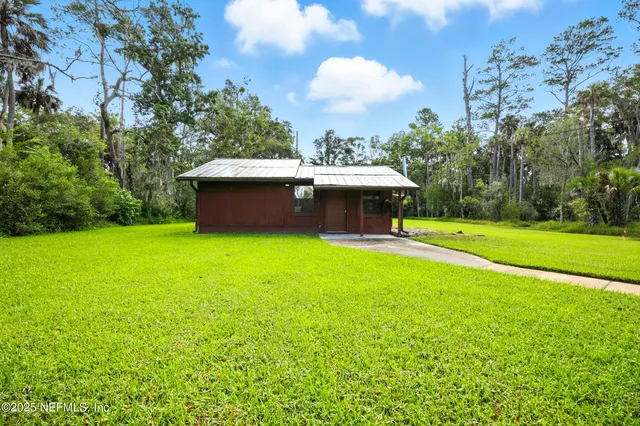 a view of a house with a backyard