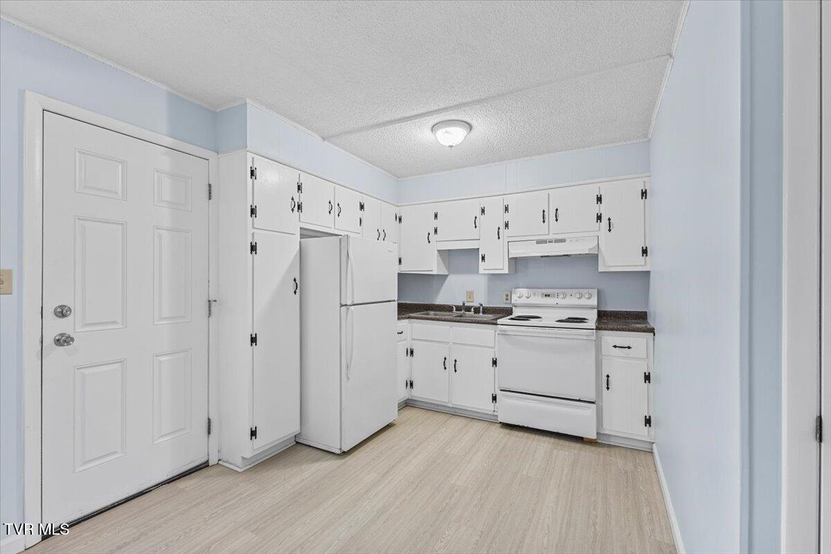 1740 Bonham Road Bristol, VA 24201 - Photo 33 of 65 33-128A9534