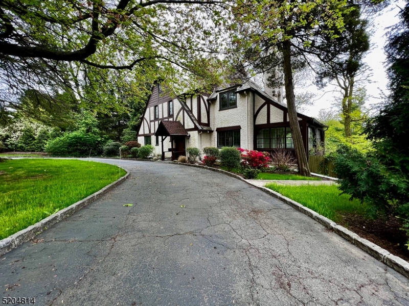 12 Hobart Gap Road Short Hills, NJ 07078 - Photo 2 of 48