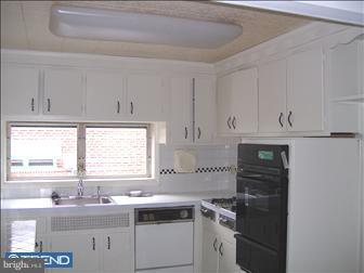 8829 Blue Grass Road Philadelphia, PA 19152 - Photo 6 of 12 Kitchen