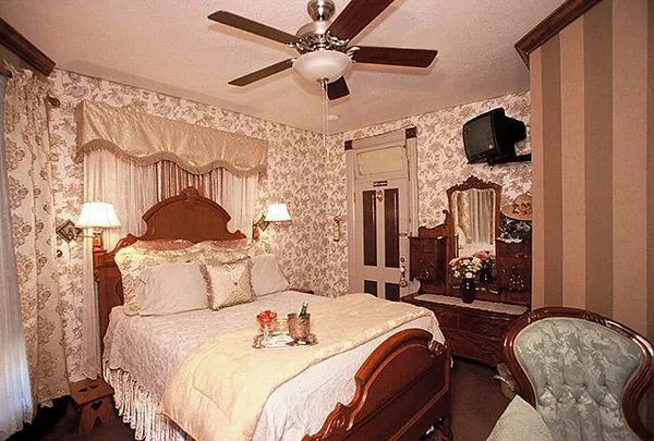 $990,000 | 708 Parkway Avenue South, Lanesboro, MN 55949