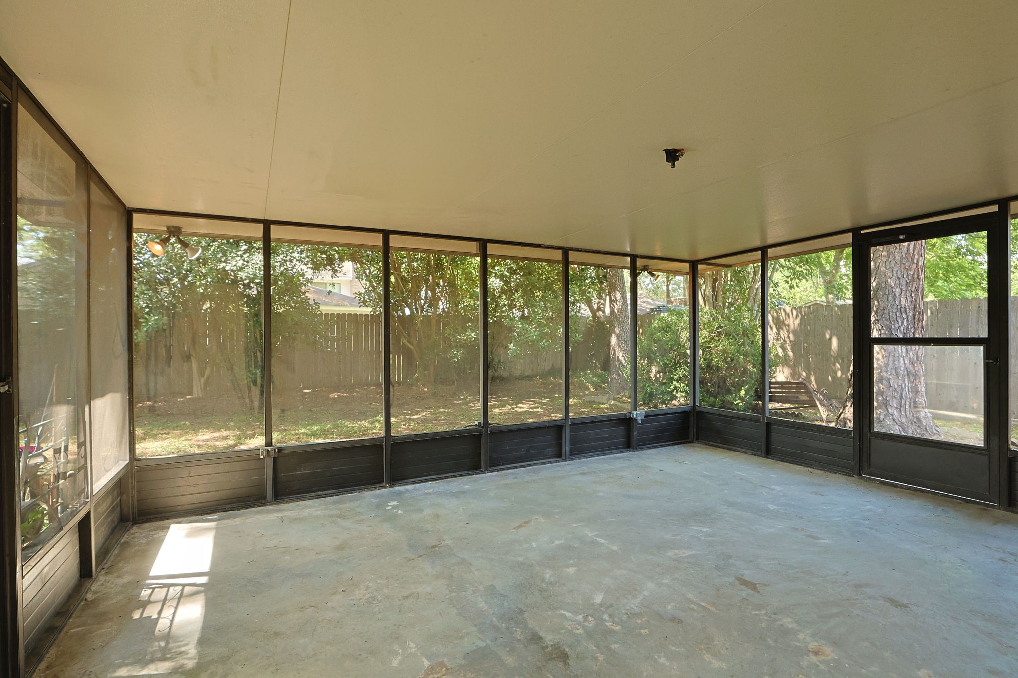 9618 Rannock Way Spring, TX 77379 - Photo 20 of 24 a view of an empty room with windows