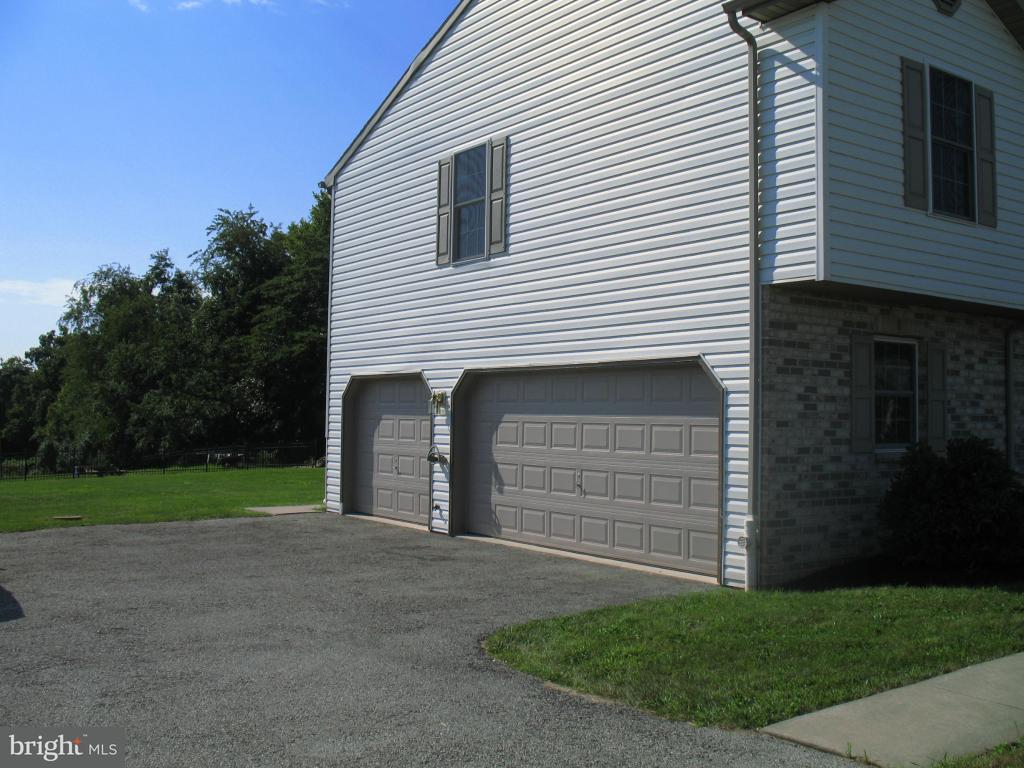 3995 Board Road Manchester, PA 17345 - Photo 3 of 16 Gallery Image 3
