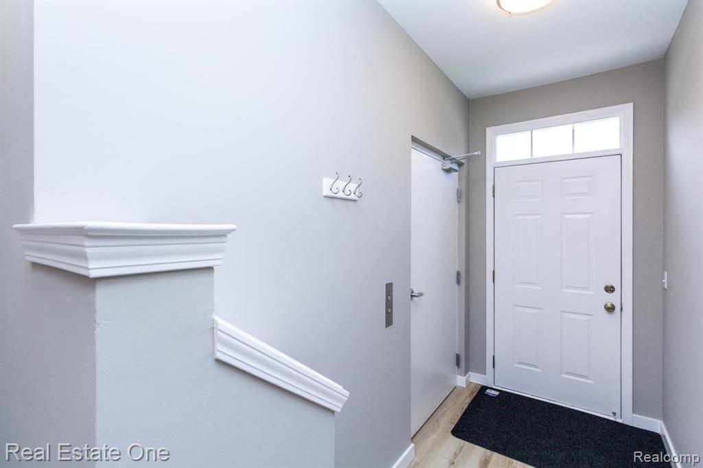 1429 Raliegh Place Troy, MI 48084 - Photo 7 of 47