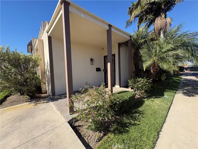 $4,000 | 9942 Barranca Circle, Huntington Beach, CA 92646