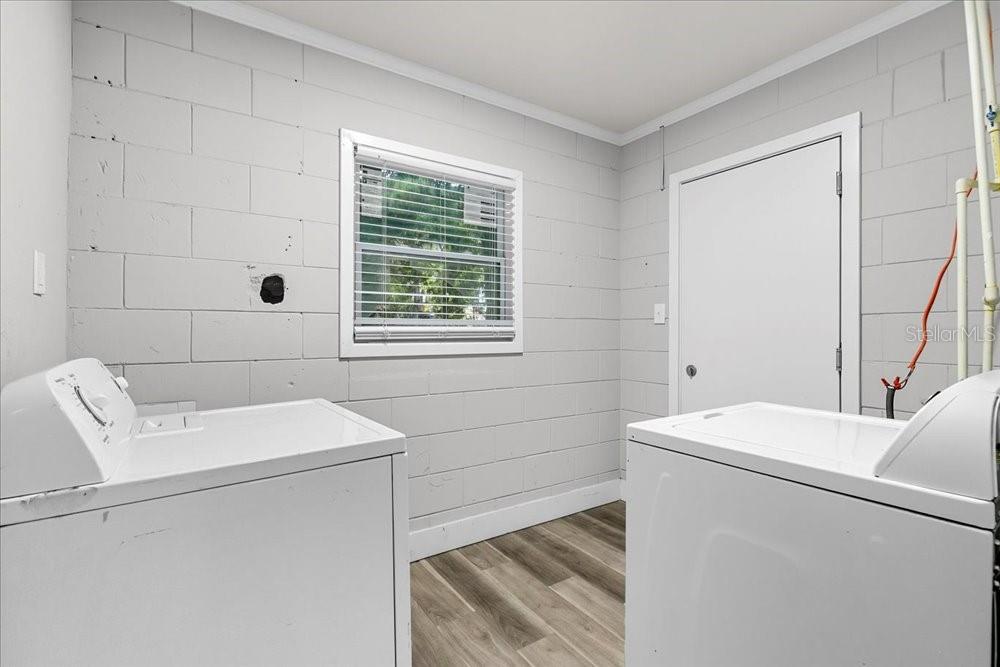 5804 Wolf Road Orlando, FL 32808 - Photo 24 of 24 a utility room with dryer and washer