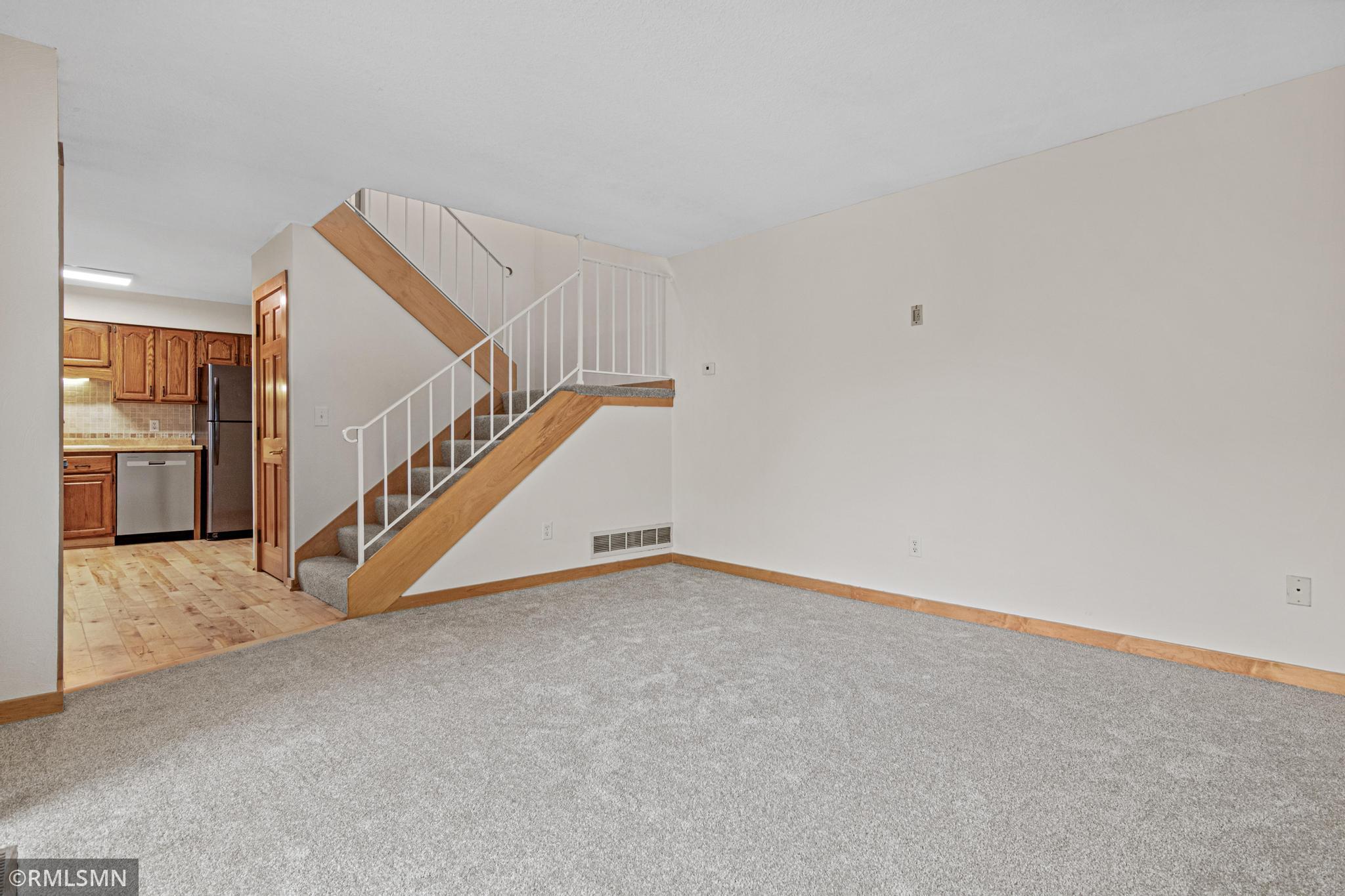 7688 Dunmore Road Woodbury, MN 55125 - Photo 6 of 34 Gallery Image 6