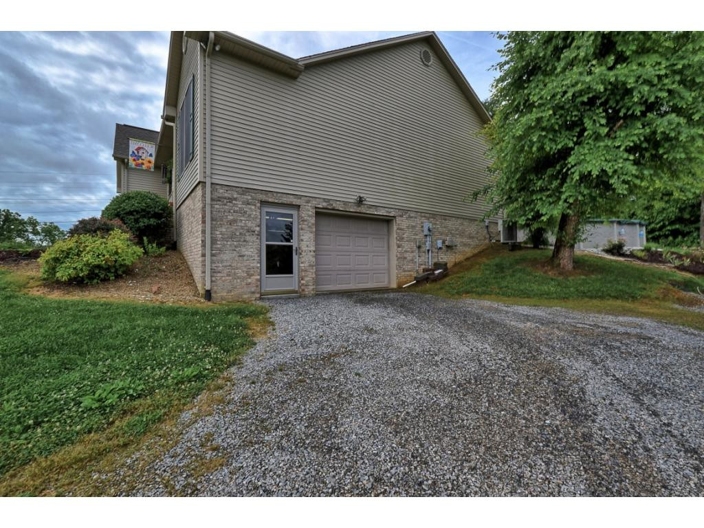 200 Lakeshore Road Bluff City, TN 37618 - Photo 3 of 36 Photo 3