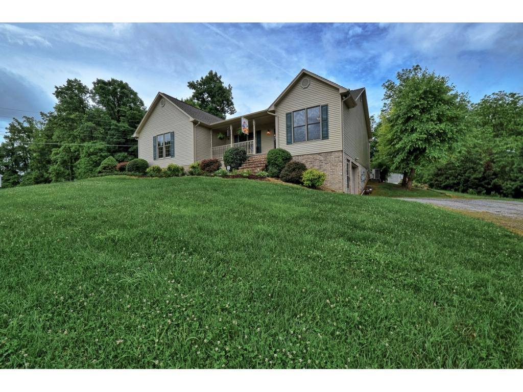 200 Lakeshore Road Bluff City, TN 37618 - Photo 4 of 36 Photo 4