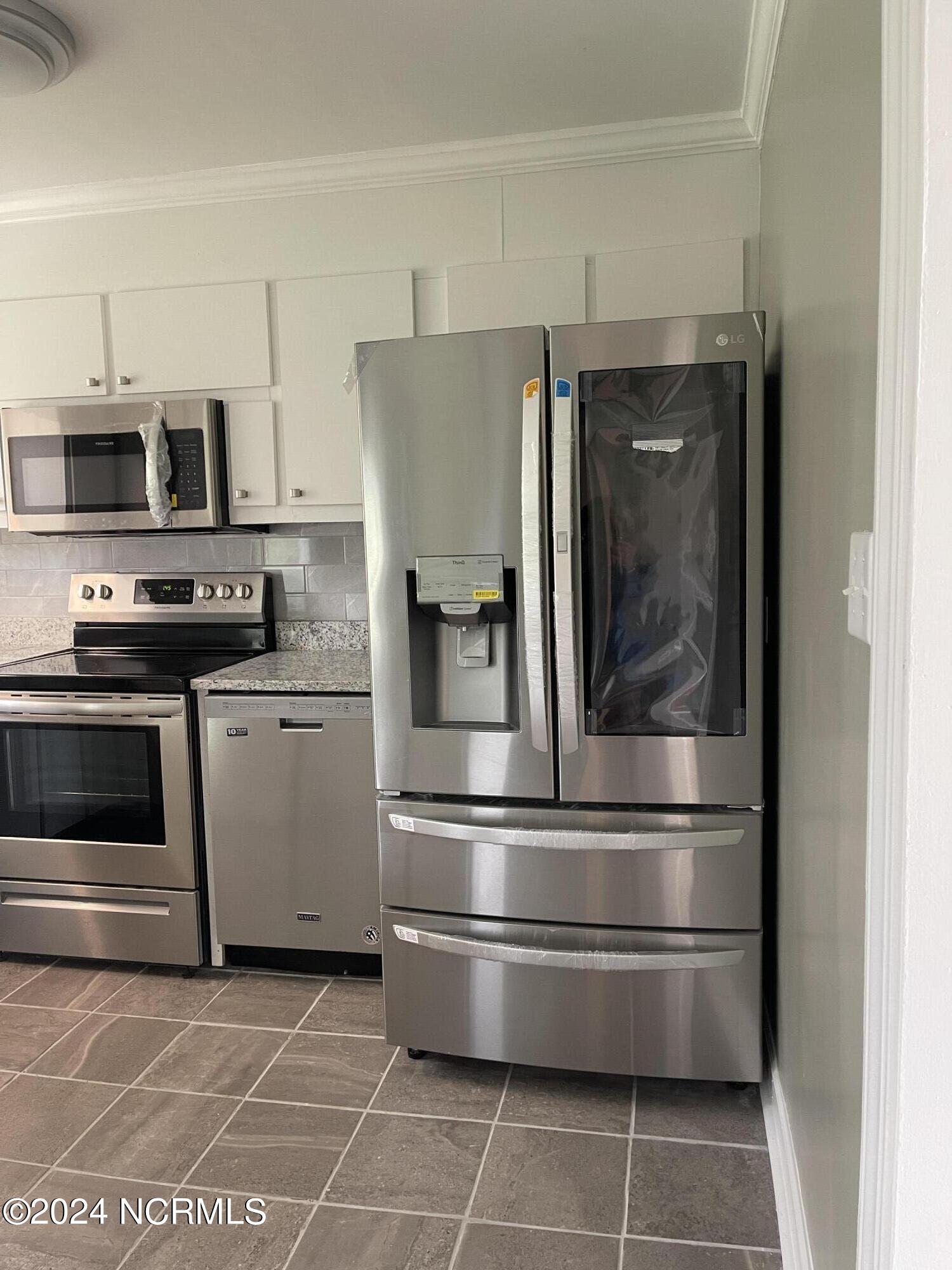 6083 Gum Swamp Road Ayden, NC 28513 - Photo 12 of 16 LOOK AT THOSE GREAT APPLIANCES