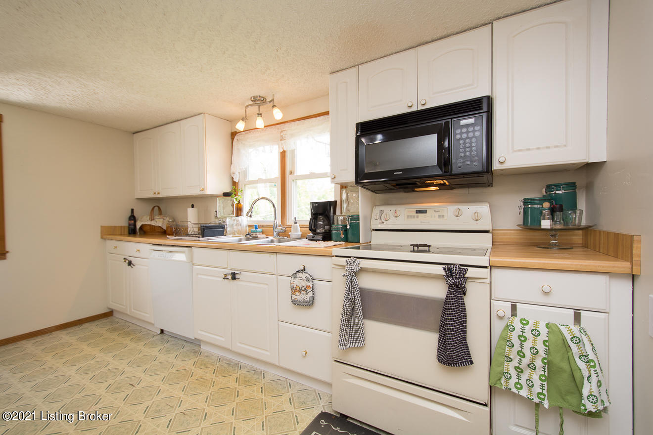 4805 Billtown Road Louisville, KY 40299 - Photo 11 of 31 Kitchen