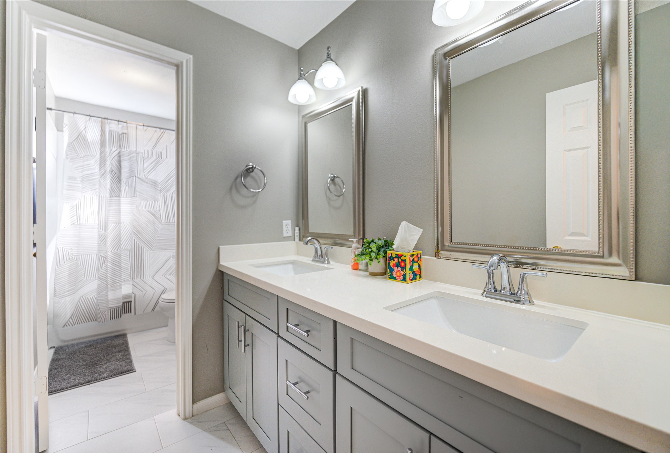 10906 Trail Ridge Drive Houston, TX 77064 - Photo 31 of 41 Hallway upstairs bathroom.