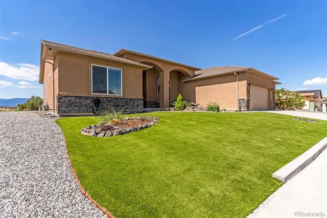 a view of a house with a yard