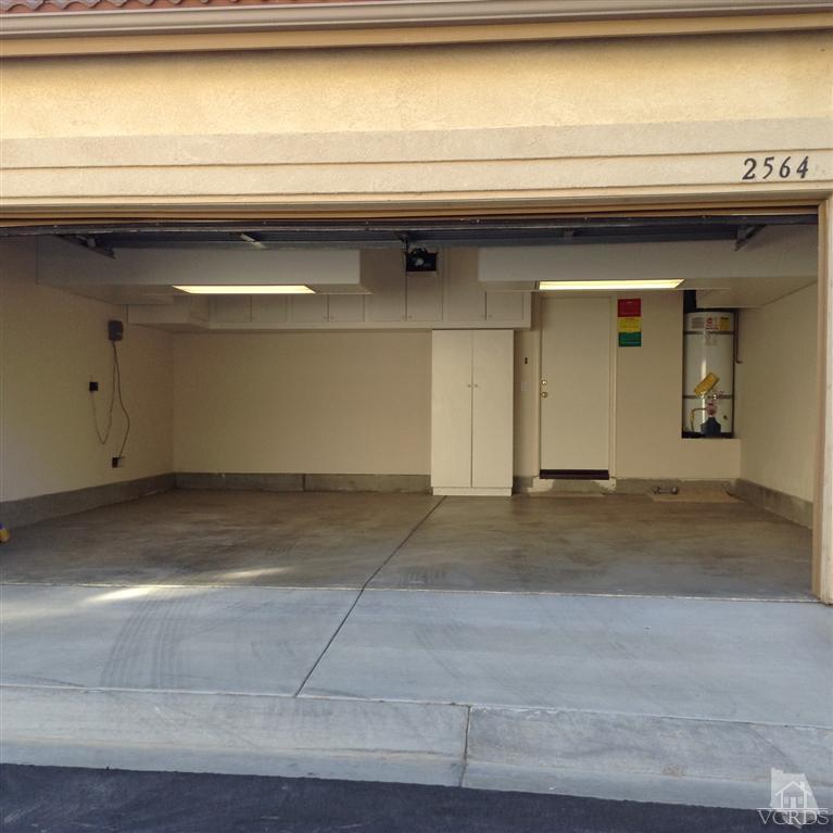 2564 Cloverleaf Lane Simi Valley, CA 93063 - Photo 26 of 30 a front view of a house