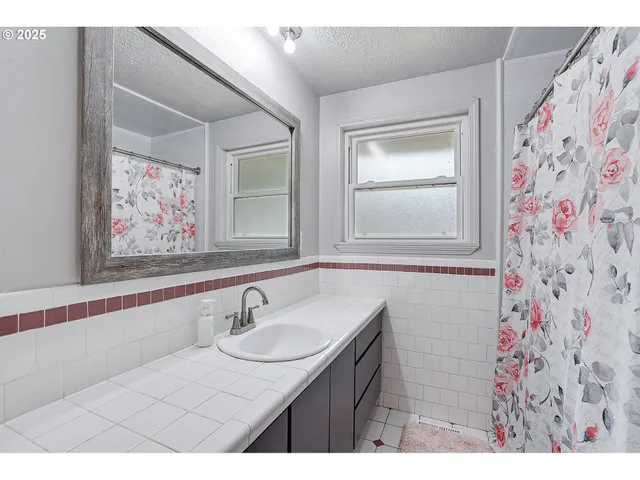 $699,000 | 20415 Highway 213, Oregon City, OR 97045