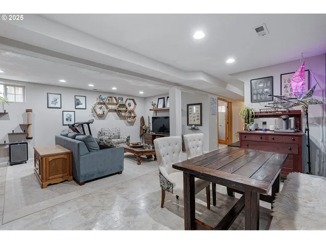 $699,000 | 20415 Highway 213, Oregon City, OR 97045