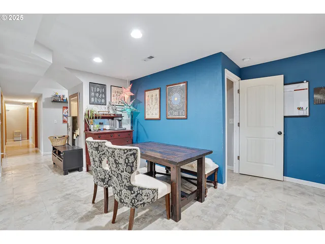 $699,000 | 20415 Highway 213, Oregon City, OR 97045