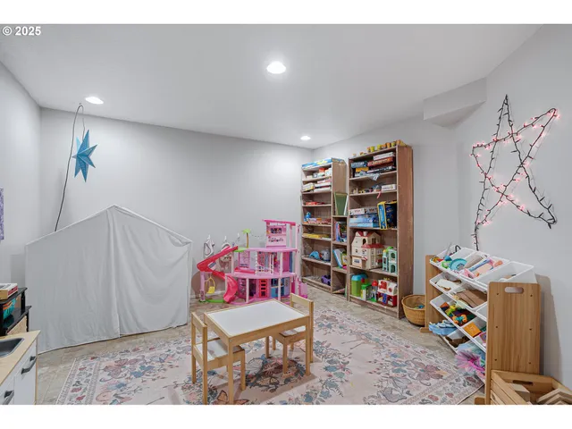 $699,000 | 20415 Highway 213, Oregon City, OR 97045