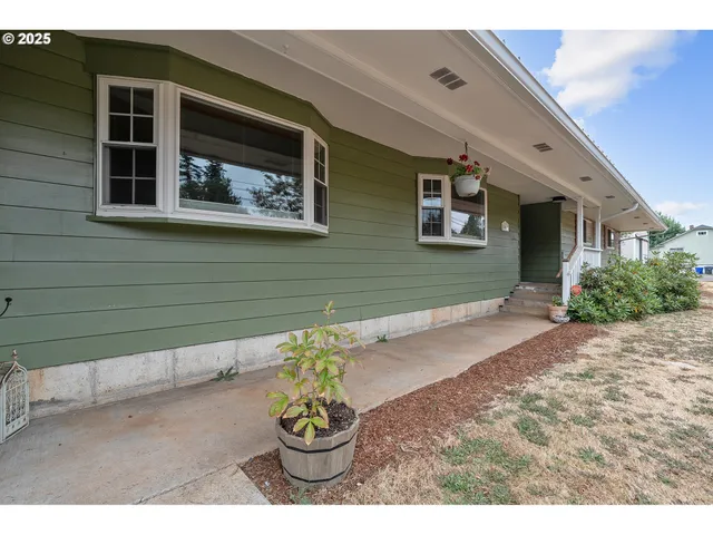 $699,000 | 20415 Highway 213, Oregon City, OR 97045
