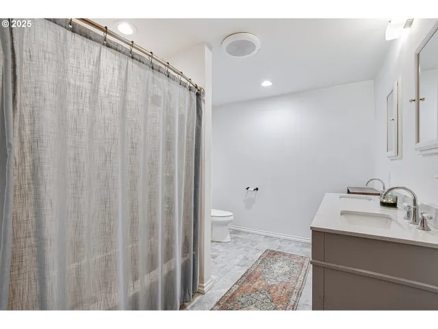 $699,000 | 20415 Highway 213, Oregon City, OR 97045