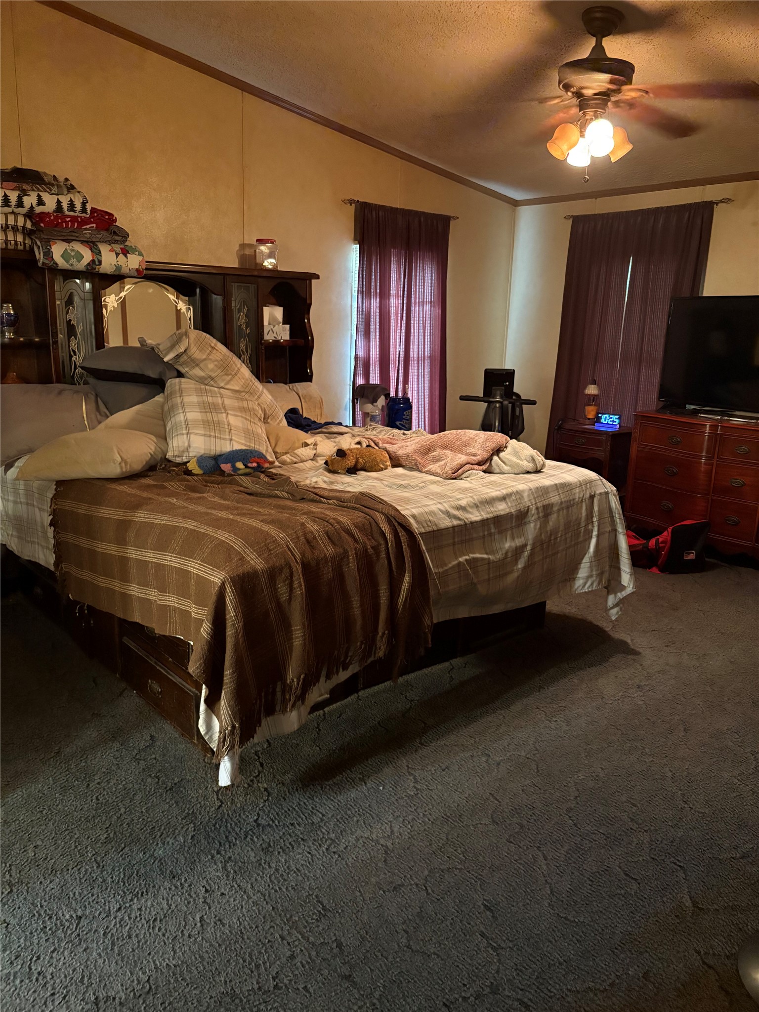 219 High View Ranch Drive Cedar Creek, TX 78612 - Photo 7 of 18 a spacious bedroom with a bed and lamp