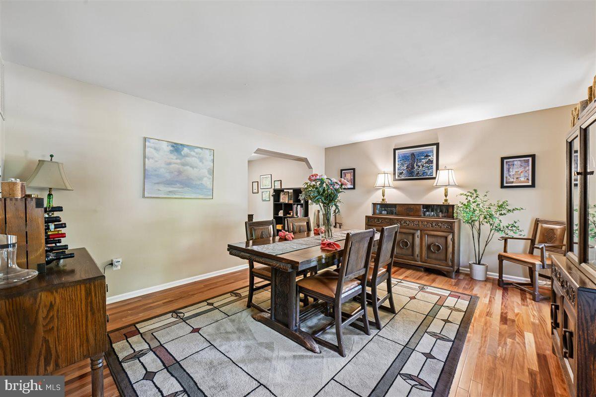 15723 Brandywine Road Dumfries, VA 22025 - Photo 3 of 39 space for a large sectional